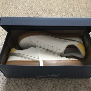 White universal thread shoes